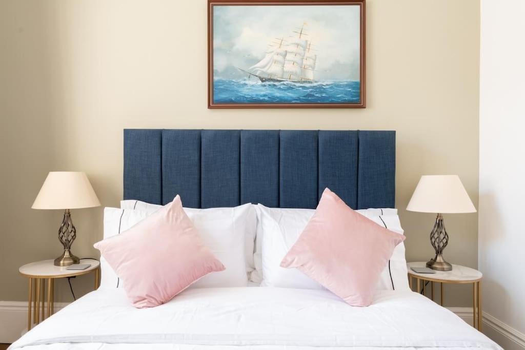Stylish Beachfront Bolthole With Stunning Sea Views And Luxury Touches خليج هيرن المظهر الخارجي الصورة