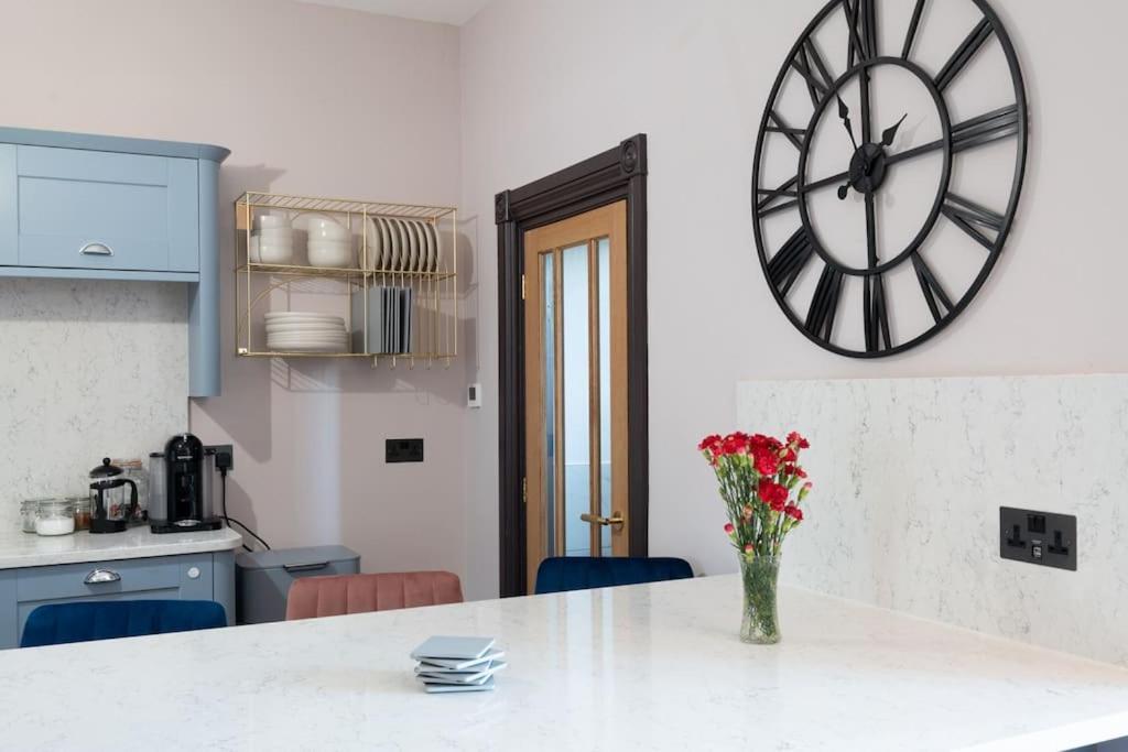 Stylish Beachfront Bolthole With Stunning Sea Views And Luxury Touches خليج هيرن المظهر الخارجي الصورة