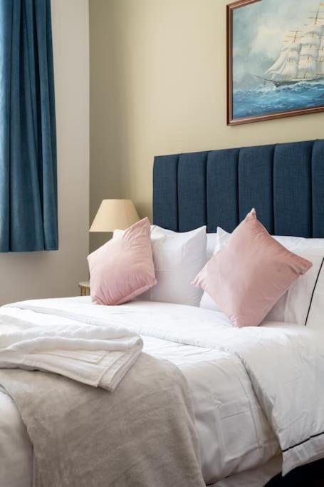 Stylish Beachfront Bolthole With Stunning Sea Views And Luxury Touches خليج هيرن المظهر الخارجي الصورة