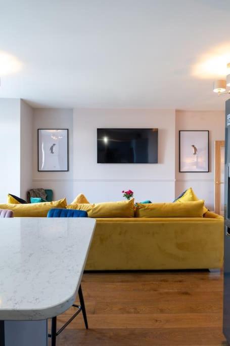 Stylish Beachfront Bolthole With Stunning Sea Views And Luxury Touches خليج هيرن المظهر الخارجي الصورة