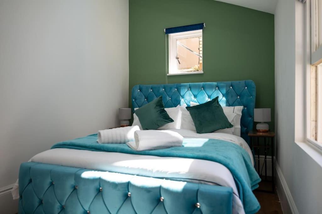 Stylish Beachfront Bolthole With Stunning Sea Views And Luxury Touches خليج هيرن المظهر الخارجي الصورة