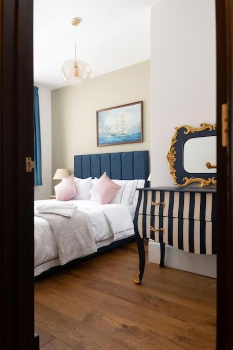 Stylish Beachfront Bolthole With Stunning Sea Views And Luxury Touches خليج هيرن المظهر الخارجي الصورة