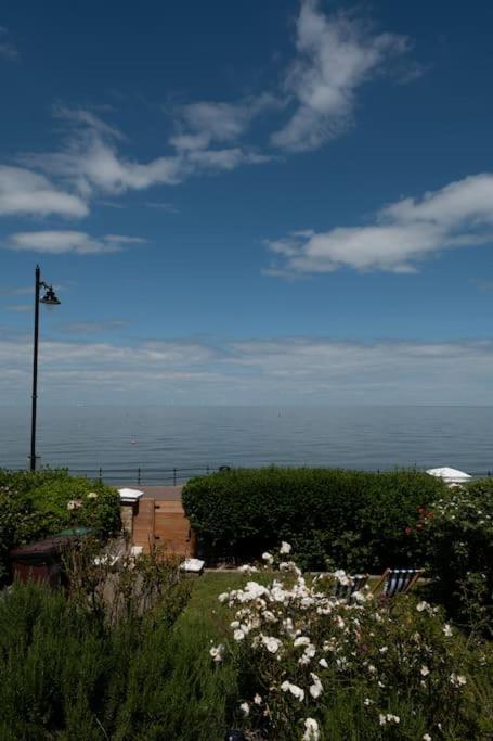 Stylish Beachfront Bolthole With Stunning Sea Views And Luxury Touches خليج هيرن المظهر الخارجي الصورة